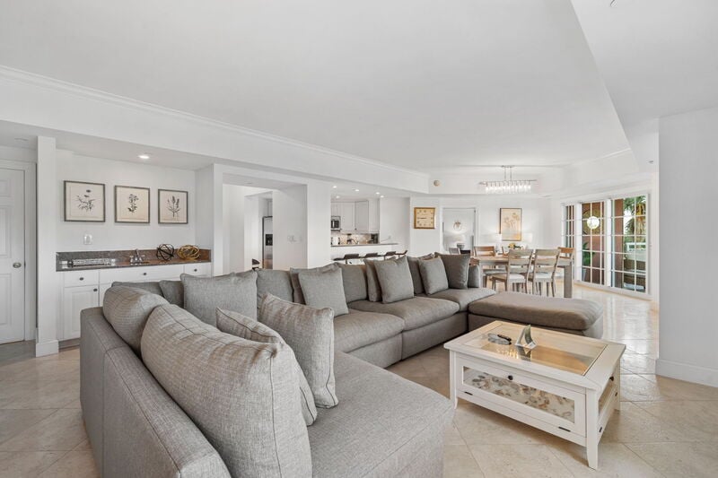 Grande Pearl (Condo)